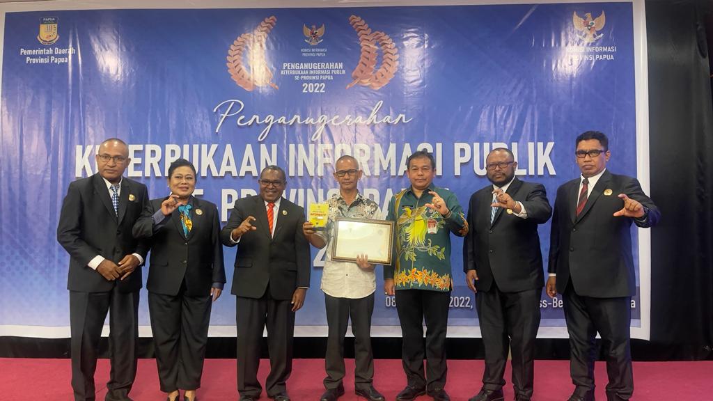  Pemkab Mappi Raih Penghargaan Kip Predikat Informatif 