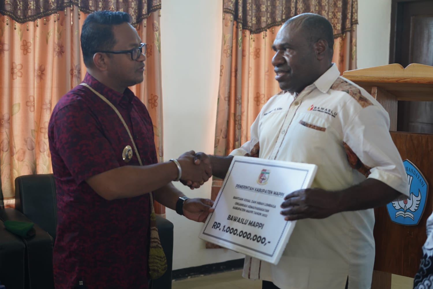  Pemda Mappi Salurkan Bantuan Hibah Untuk Kpud Dan Bawaslu