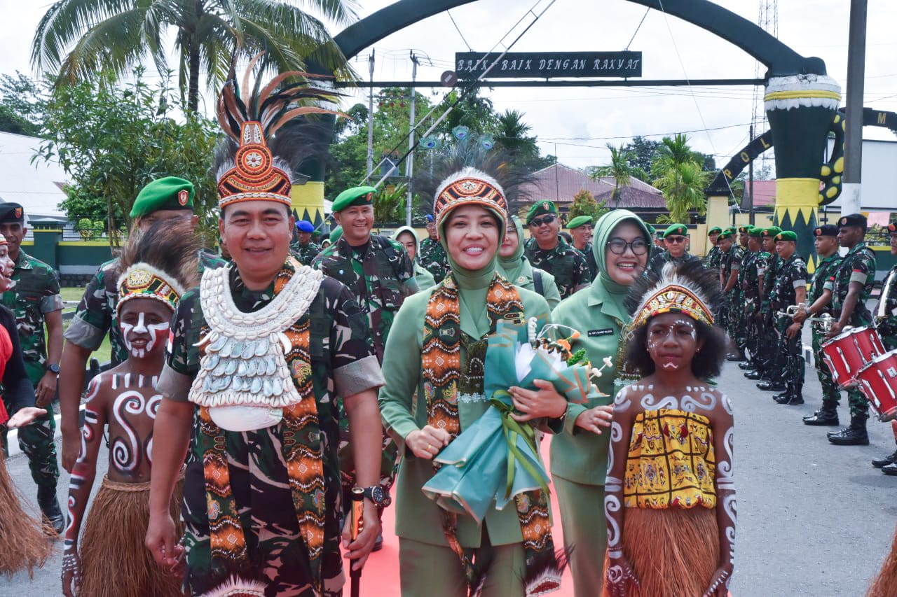 Pangdam XVII/ Cendrawasih Kunker ke Makodim 1710/ Mimika, Diiringi Tarian Seka Suku Kamoro