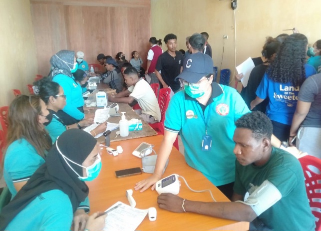 Pastikan  Semua Peserta Sehat, Kontingen Fornas Papua Tengah Jalani Pemeriksaan Kesehatan