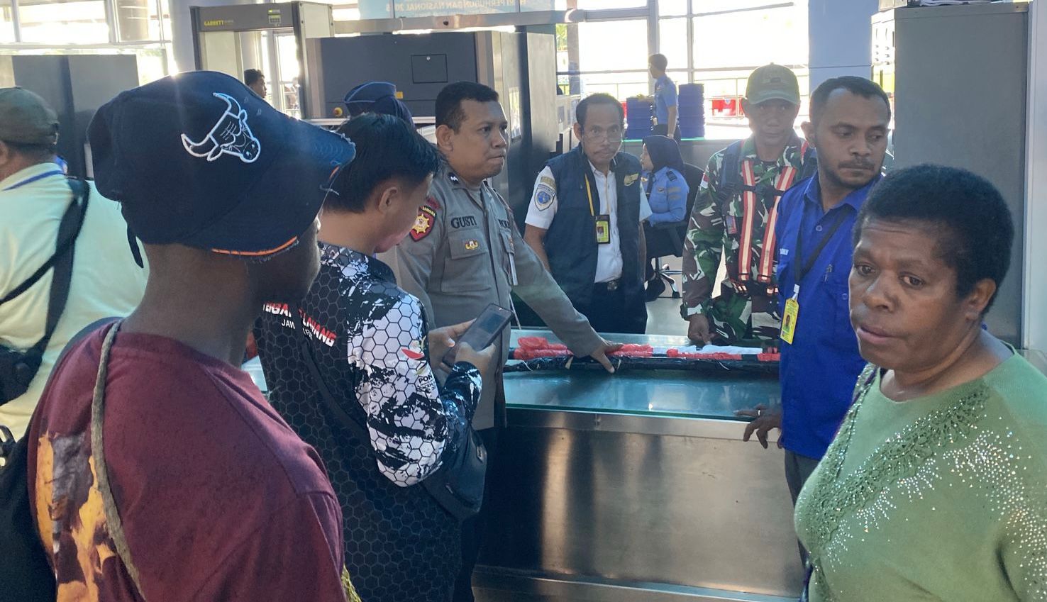 Razia di Bandara Mozes Kilangin, Kembali Amankan Busur dan Anak Panah