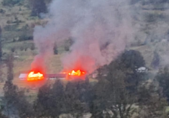 KKB Bakar Rumah Bupati dan Kantor Distrik di Puncak