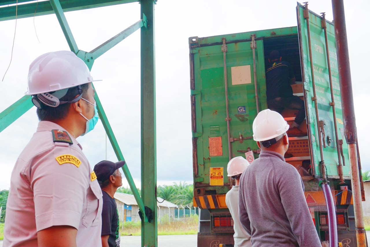 Karantina Papua Tengah Awasi Pengeluaran 604 Ton CPO ke Surabaya
