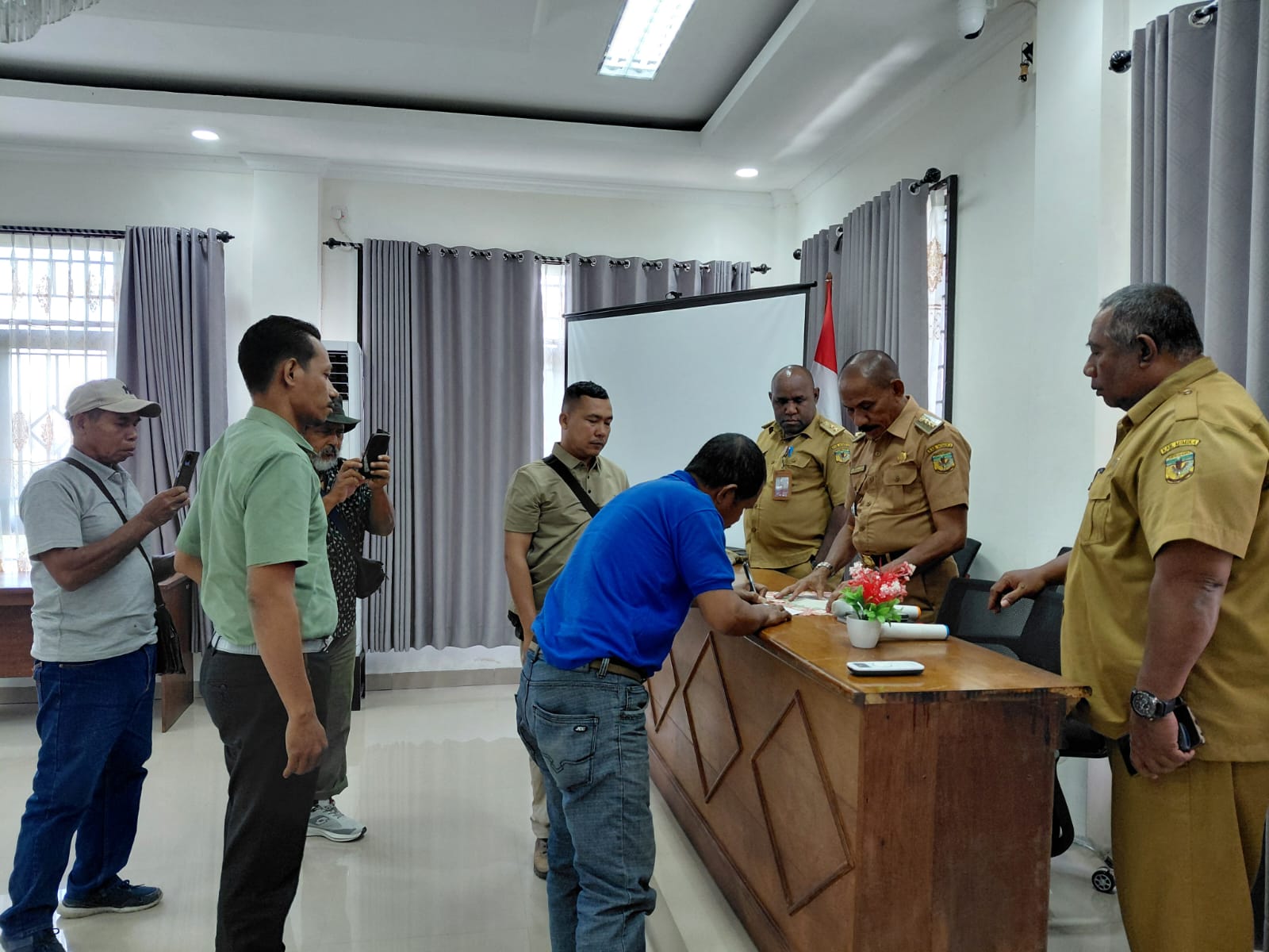 Dimediasi Kadistrik, PT Serayu Group-Warga RT-02  Berdamaiq