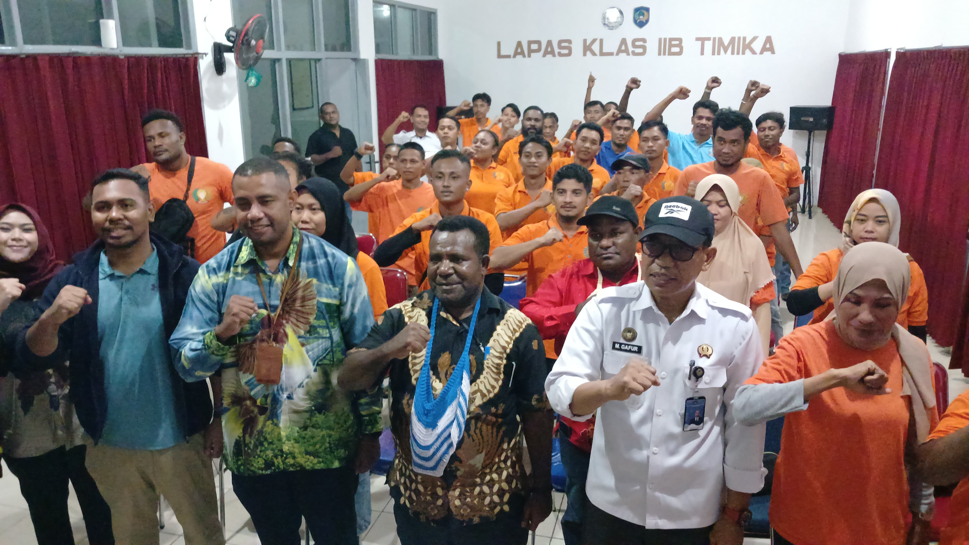 Tutup Pelatihan Kemandirian di Lapas Timika, Kepala Dinas Koperasi Borong Hasil UMKM Warga Binaan