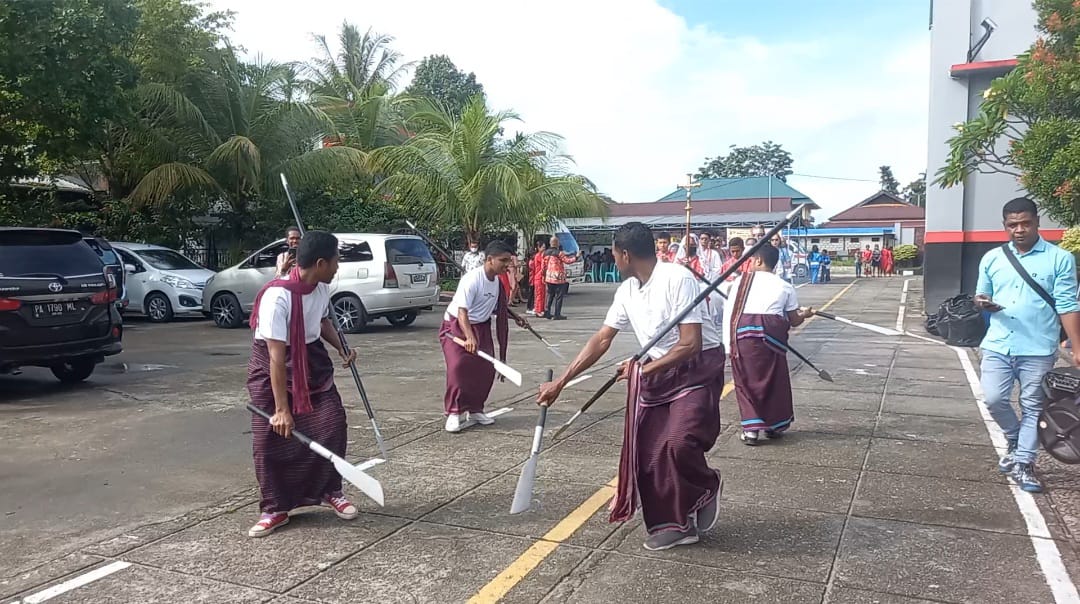 Musik, Tarian dan Lagu  dari  Berbagai Suku di Indonesia Meriahkan Misa Hari Raya Pentakosta di Gereja Santo Stefanus Sempan Timika
