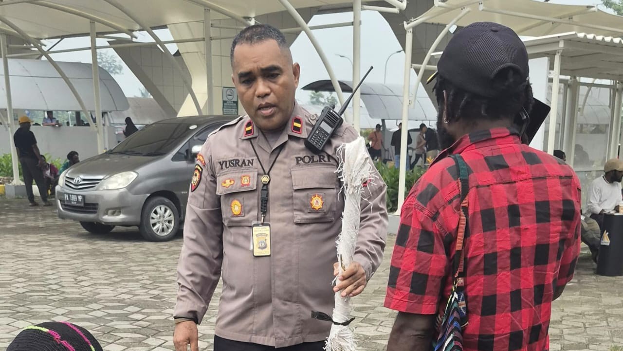 Polsek Bandara Timika Sita 20 Anak Panah Penumpang Asal Intan Jaya