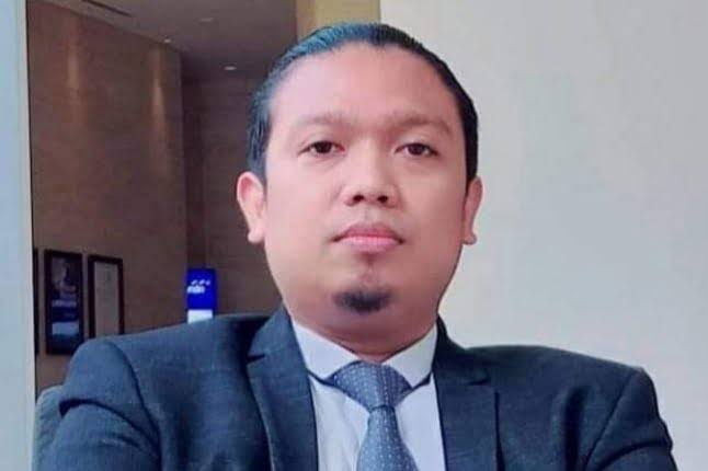Dasar Hukum Pemberhentian Sementara Bupati Mimika Dipertanyakan