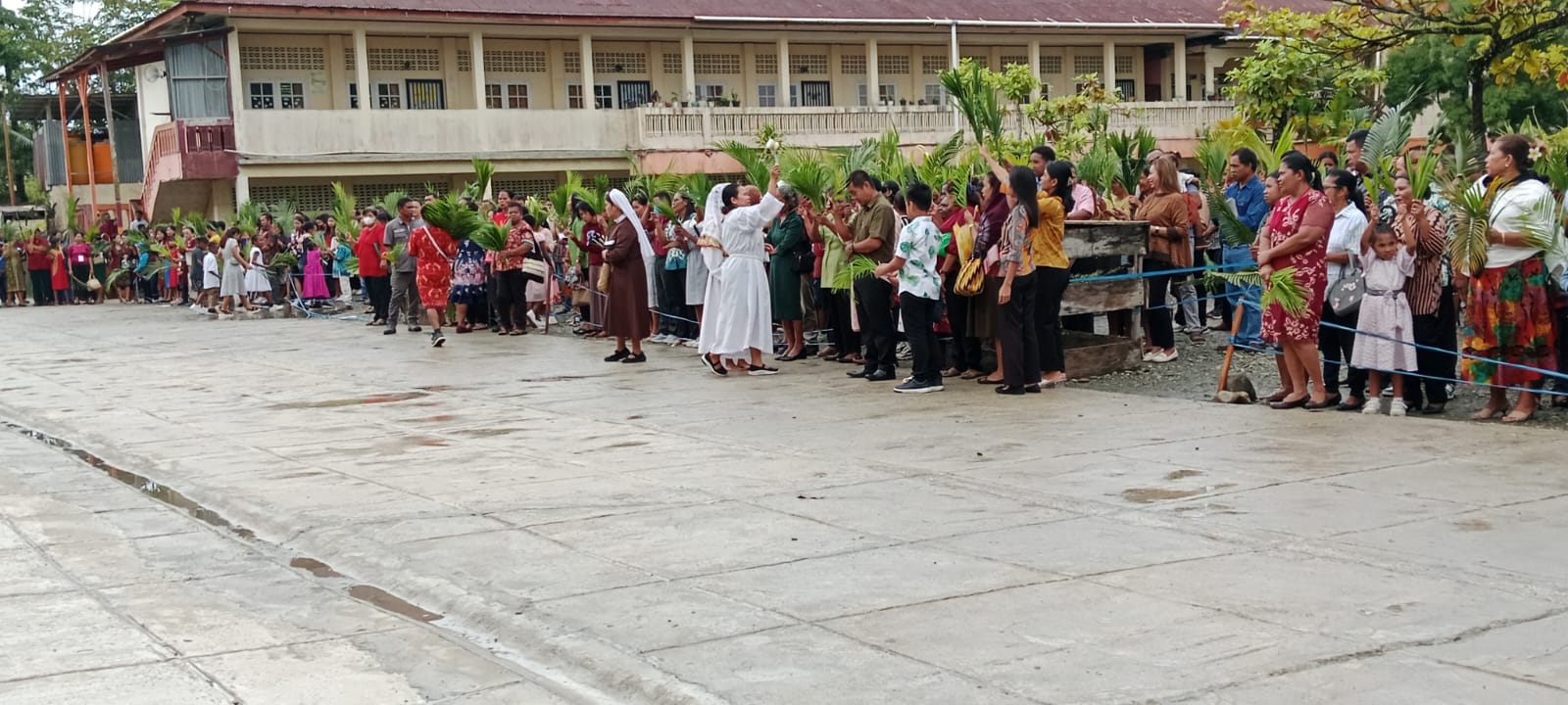 Umat Katolik Mengawali Pekan Suci Dengan Mengikuti Perayaan Ekaristi Minggu Palma