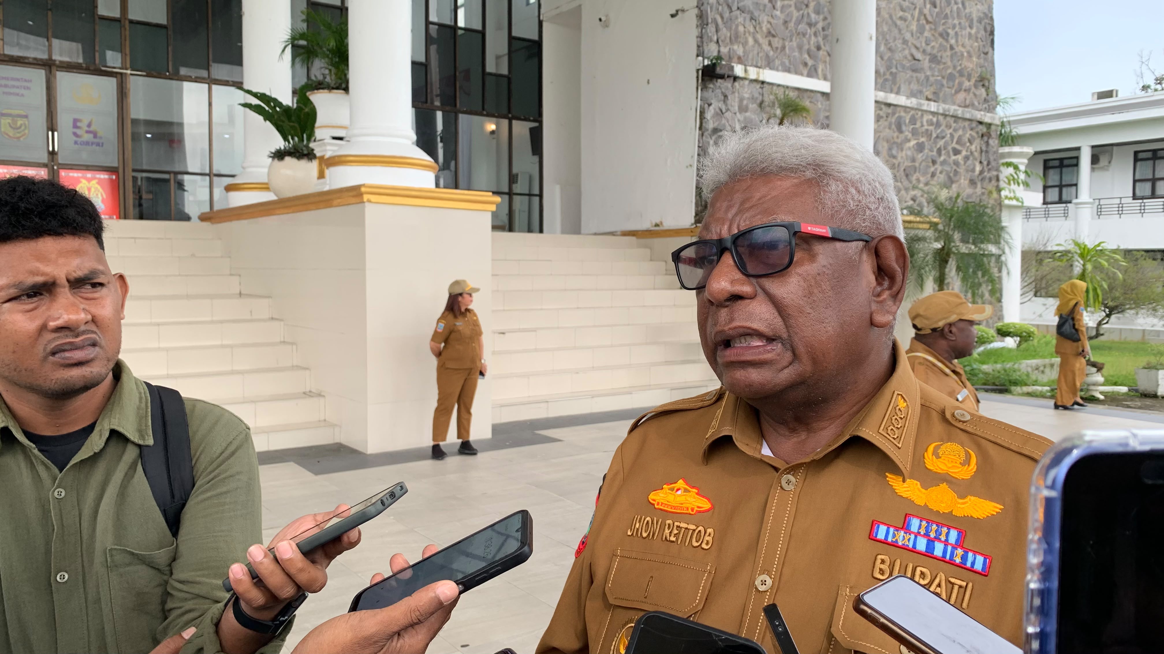 Bupati Mimika Respons Gelombang Kritik Warga di Media Sosial: Minta ASN Tetap Fokus dan Bijak