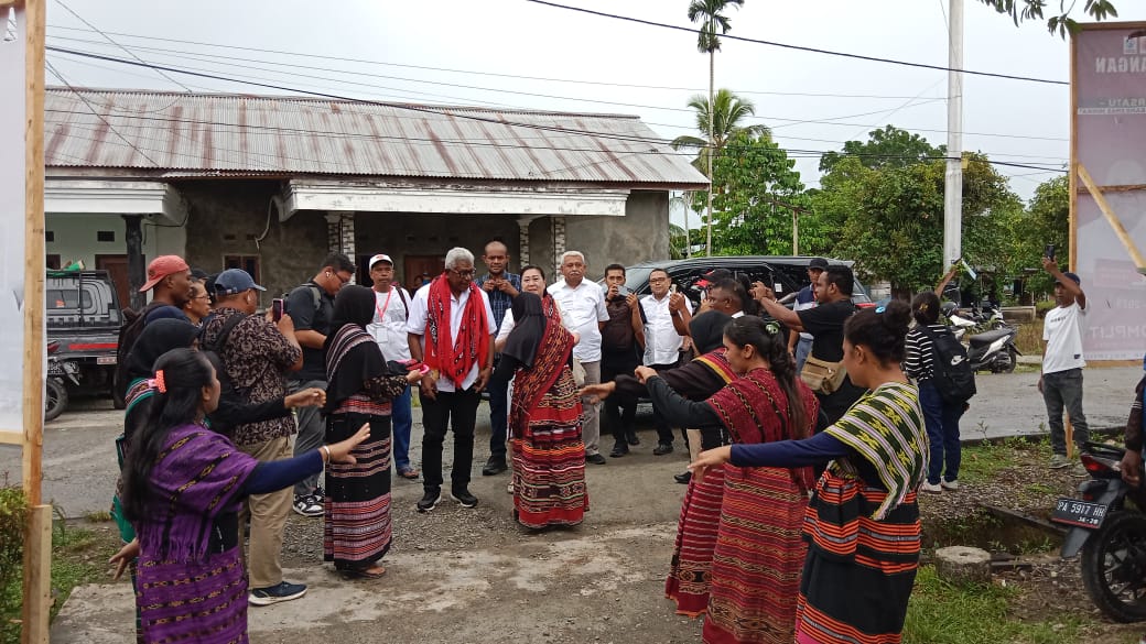 Kain Sarung Tenun Warga Alor Ikat Komitmen Bersama JOEL