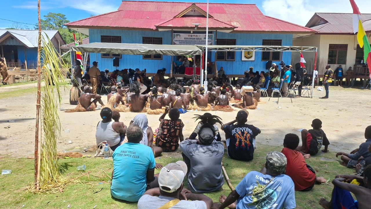 Bupati dan Wakil Bupati Mimika Dialog Dengan Masyarakat Amar, Terima Segalamacam Masukan