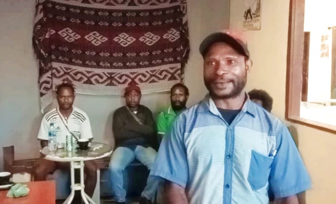 Warga Alama Protes Kepala Distrik Diganti Pada Rolling Jabatan
