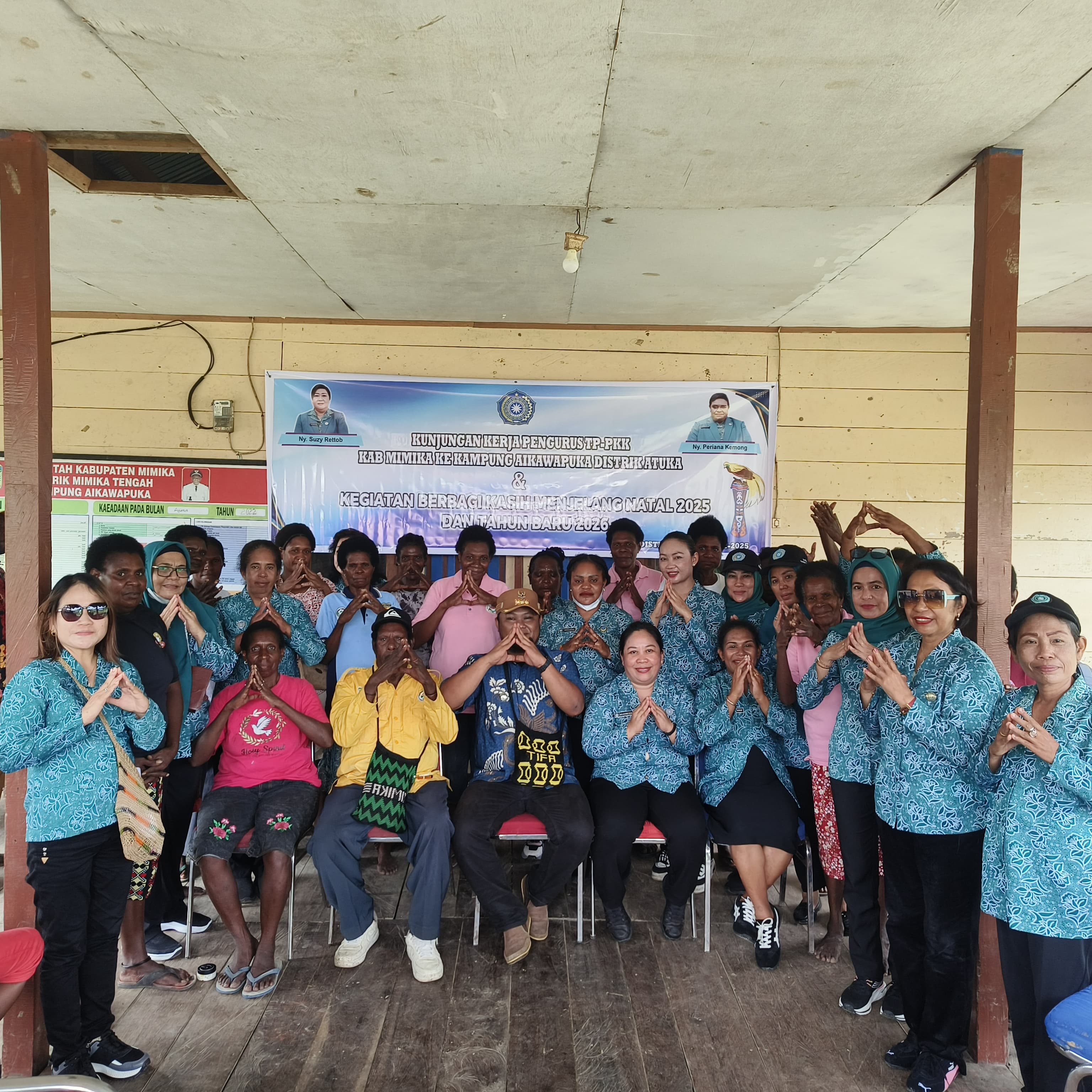 TP-PKK Mimika Berbagi Kasih Menyambut NATAL 2025 bersama Warga Distrik Mimika Tengah
