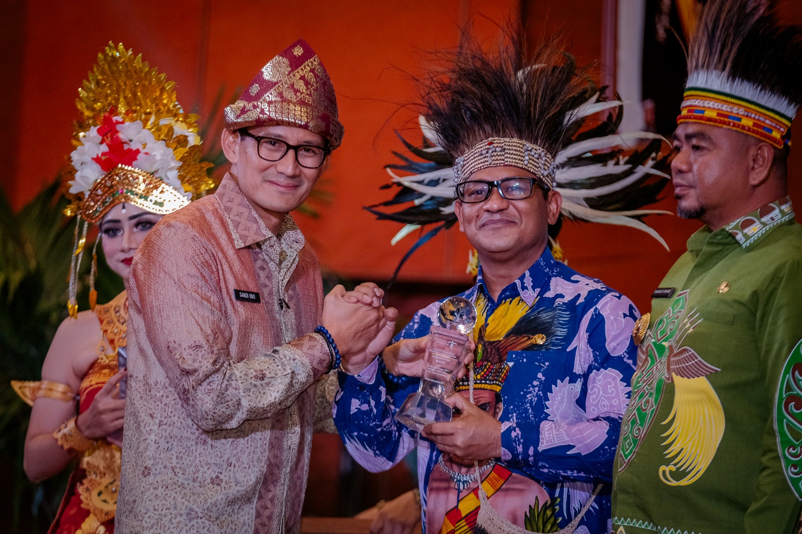 Sabet Juara 1 dan Juara 2 Video Kreatif BBWI, Pj. Bupati Mappi Terima Penghargaan dari Menparekraf RI Sandiaga Uno
