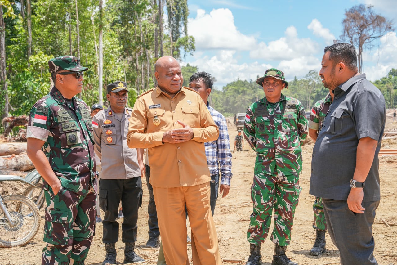 Pangdam Cenderawasih dan Gubernur Papua Tinjau Cetak Sawah Senggi, Dorong Pertanian Modern