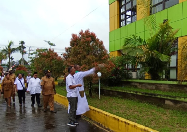 Kantor Dinas Koperasi dan UMKM Mimika "Dibersihkan", Samuel Yogi Siap Kawal Visi-Misi Bupati