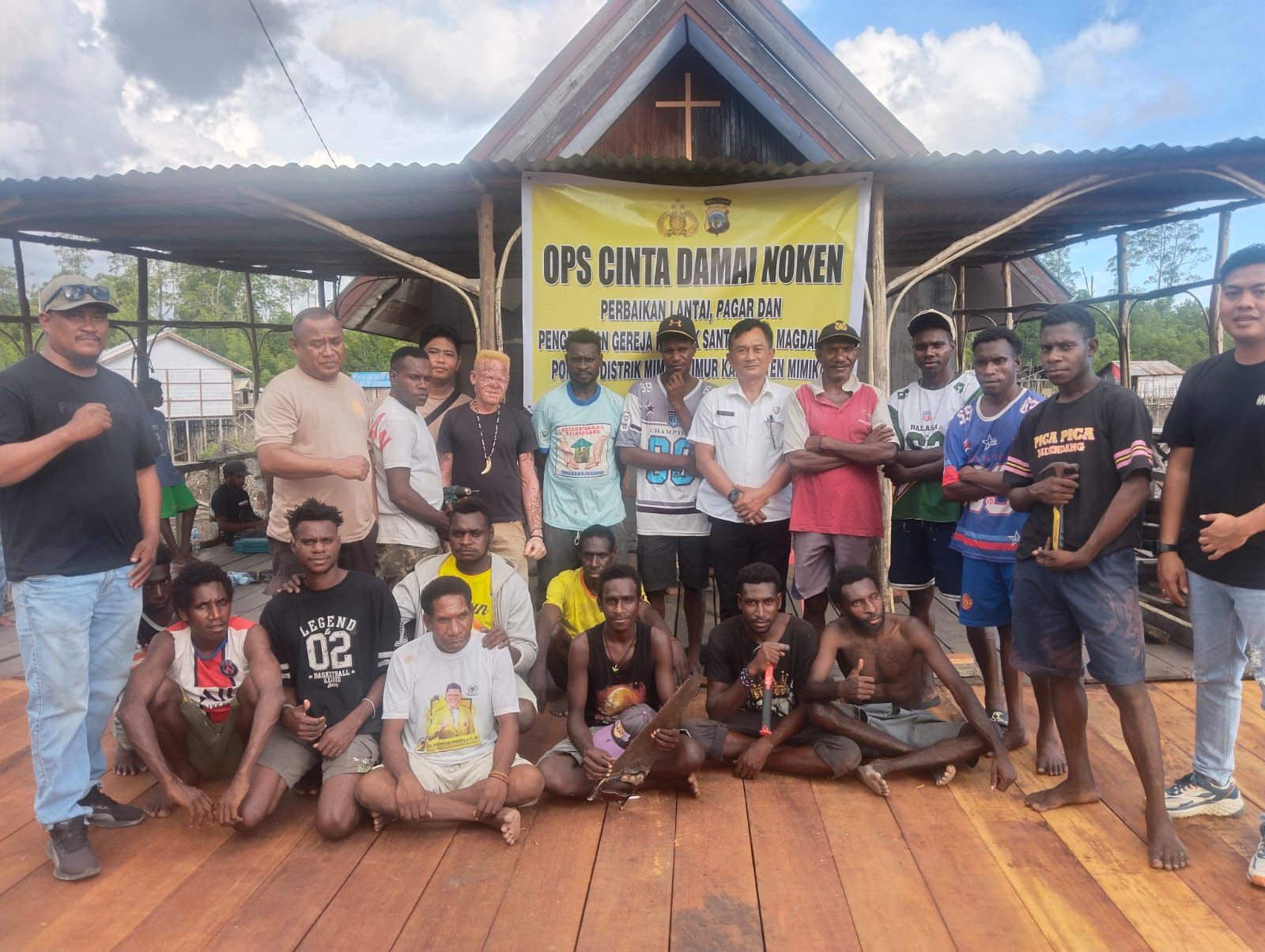 Satgas Operasi Cinta Damai Noken 2025 Polres Mimika Rehab Sarana Ibadah di Poumako