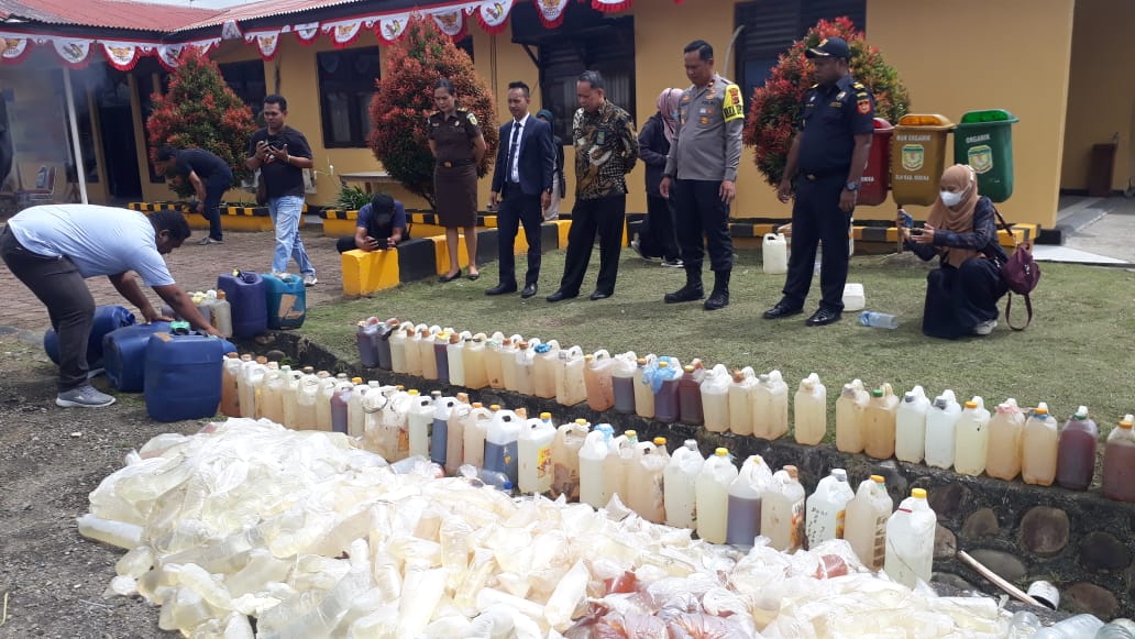Polres Mimika  Musnahkan Ribuan Gram Ganja dan Ribuan liter Miras Lokal