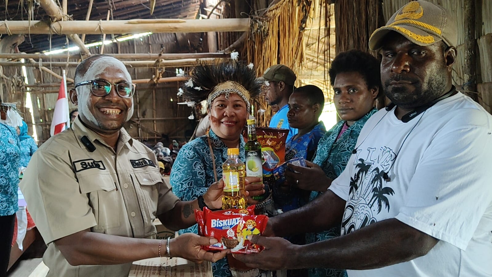 TP PKK Mimika Sentuh Hati Masyarakat Jelang Natal di Distrik Jita