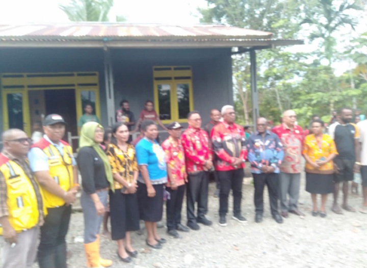Bupati JR dan Gubernur Mepa Turun Lapangan Lihat Beberapa Titik Banjir di Timika