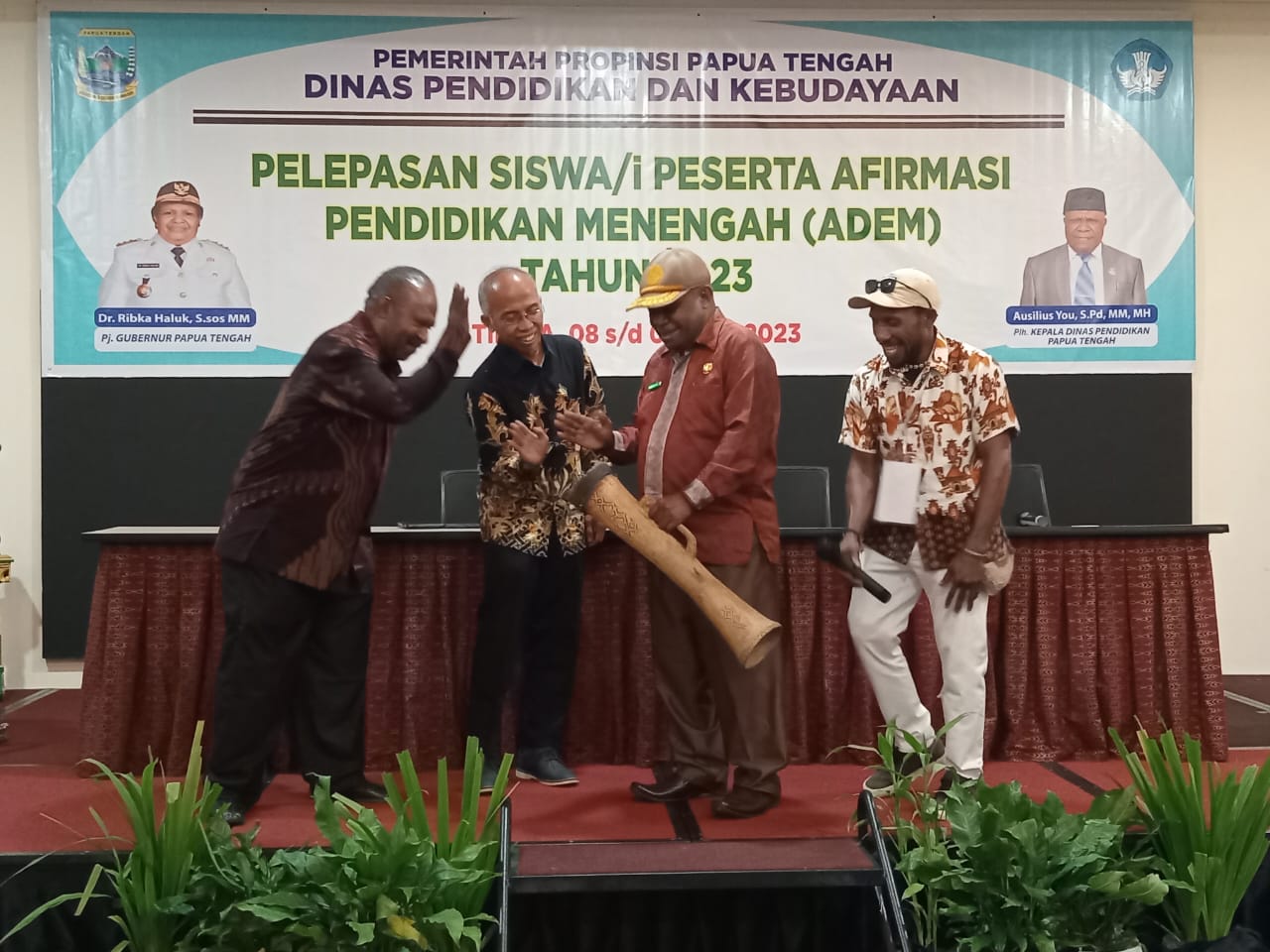 Pemerintah Propinsi Papua Tengah, Lepas 97 Peserta AFIRMASI ADEM Pertama Tahun 2023.