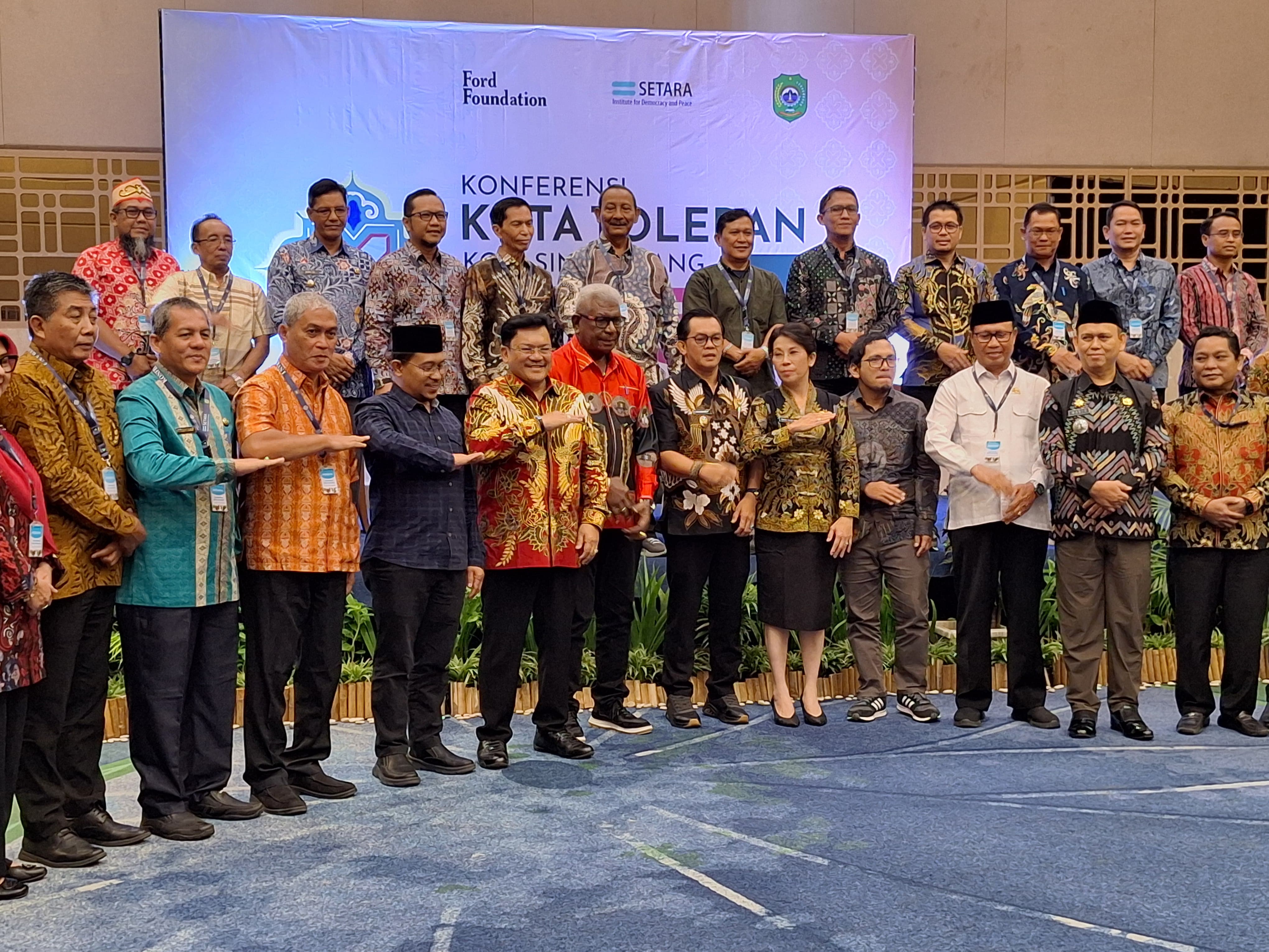 Bupati Paparkan Harmoni Keberagaman Mimika di Konferensi Kota Toleran 2025 Singkawang-Kalimantan Barat