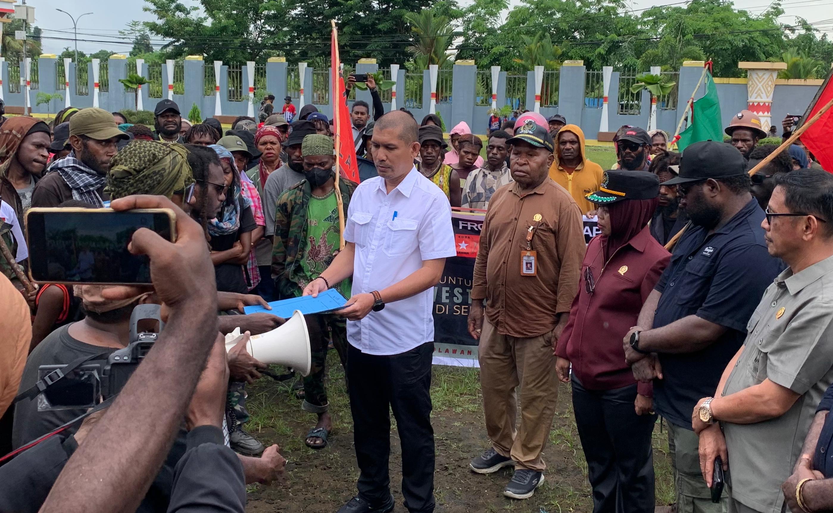 Geruduk Kantor DPRK Mimika, Berikut 57 Tuntutan FRP Dalam Peringatan Hari HAM Sedunia