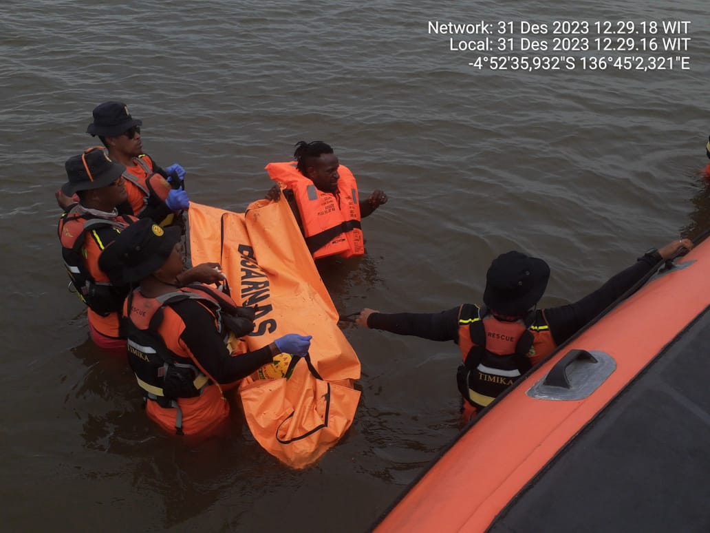 Tenggelam Saat Liburan, Tim SAR Gabungan Evakuasi Penias Tak Bernyawa di Pantai Nadja Poumako