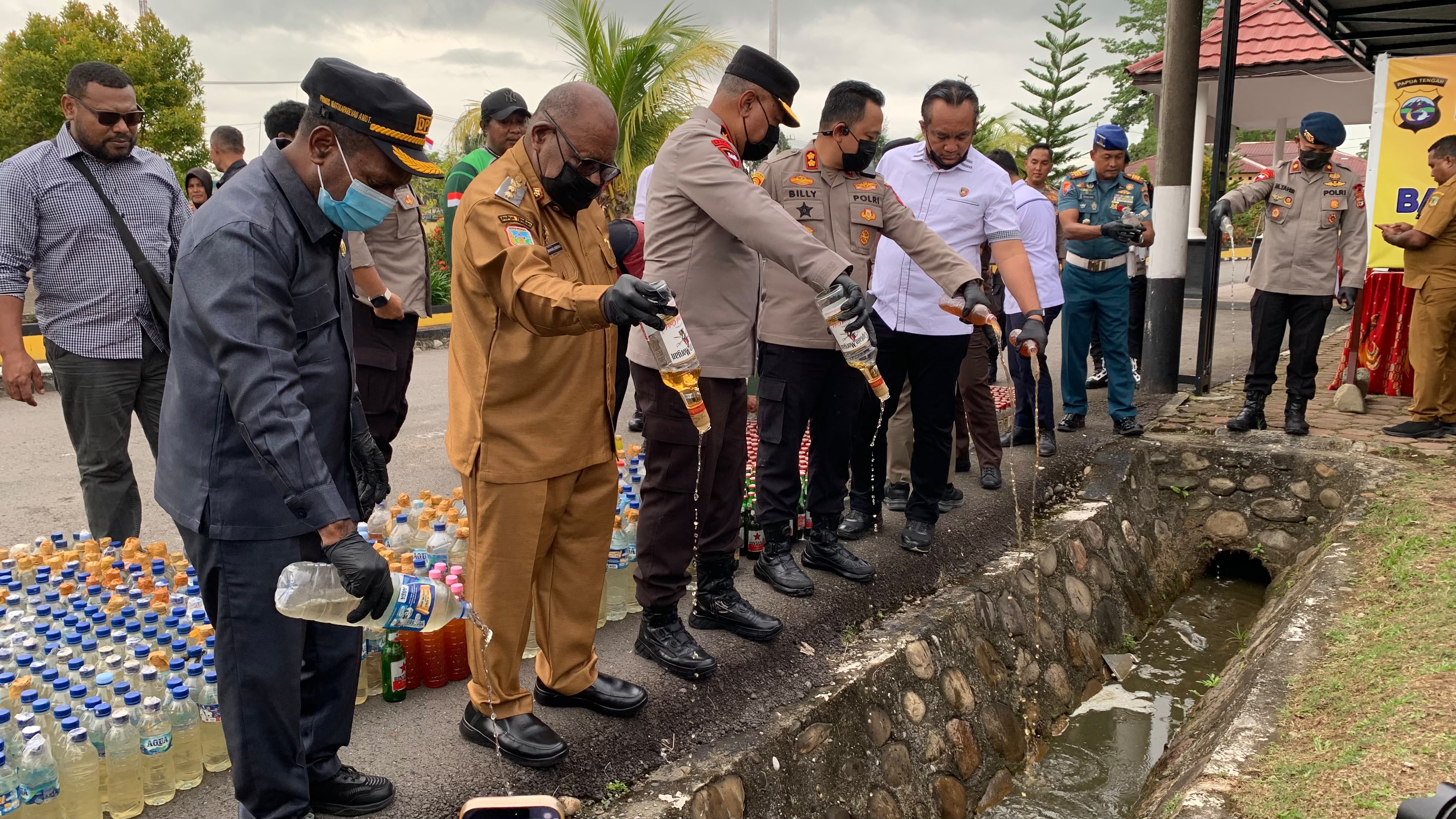 Polres Mimika Musnahkan Lebih dari 3.000 Liter Miras Ilegal guna Tekan Kriminalitas