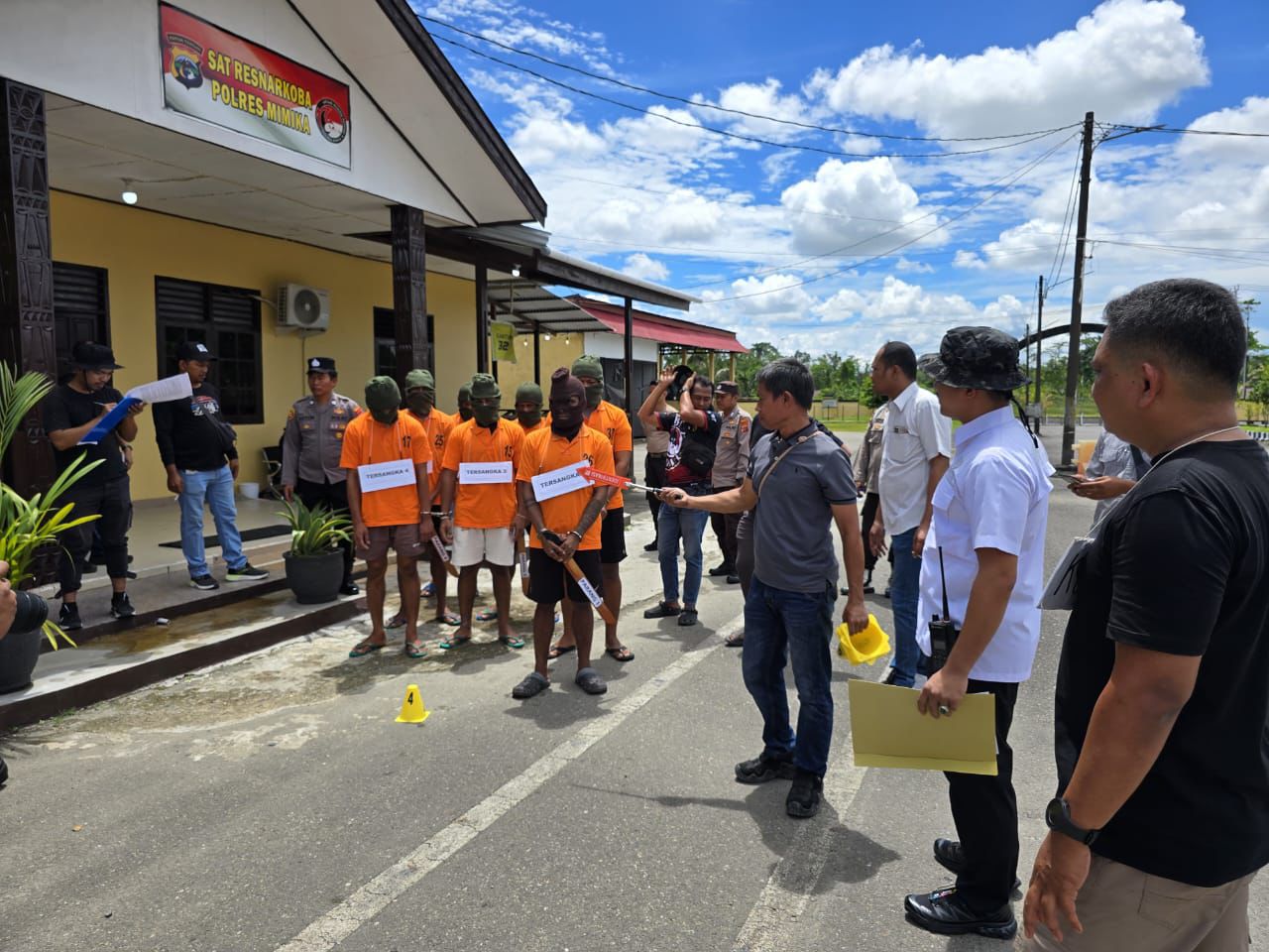 Polisi Rekonstruksi Kasus Pembunuhan Belakang Kantor Pos Timika