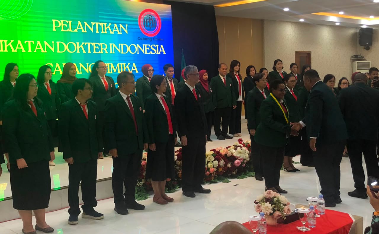 dr. Enny Kenangalem Resmi Jabat Ketua IDI Kabupaten Mimika Periode 2025-2028