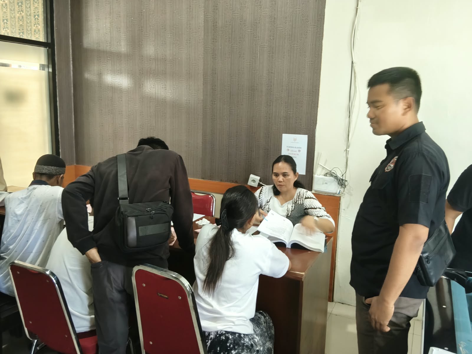 Kasus Narkotika di Timika: Polisi Limpahkan Tersangka Perempuan dan 280 Paket Sabu ke Kejaksaan