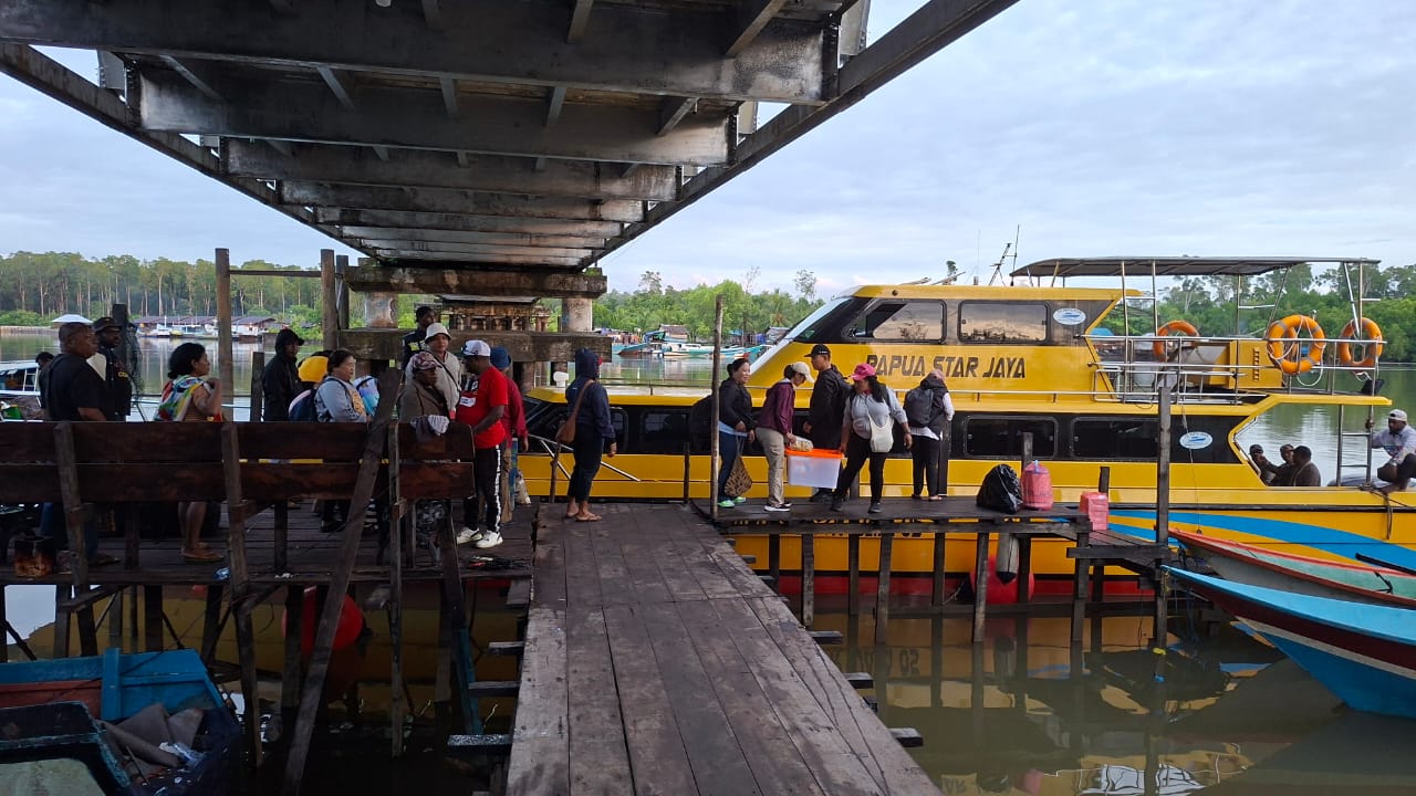 Bupati - Wakil Bupati Mimika Kunjungi Tiga Distrik Pesisir, Bakal Resmikan Listrik dan Air Bersih