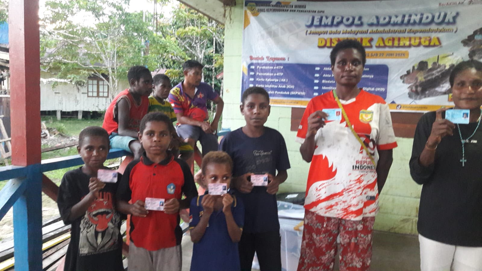 Disdukcapil Mimika Jemput Bola di Kawasan Pesisir Agimuga: 100 Persen Warga Dua Kampun Kini Kantongi Adminduk