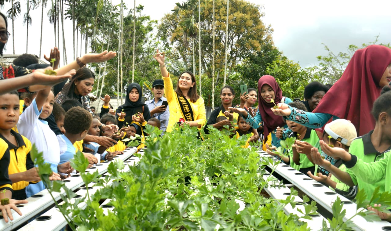 Ratusan Anak PAUD Di Kota Kepi Belajar Menanam Sayuran Hidroponik