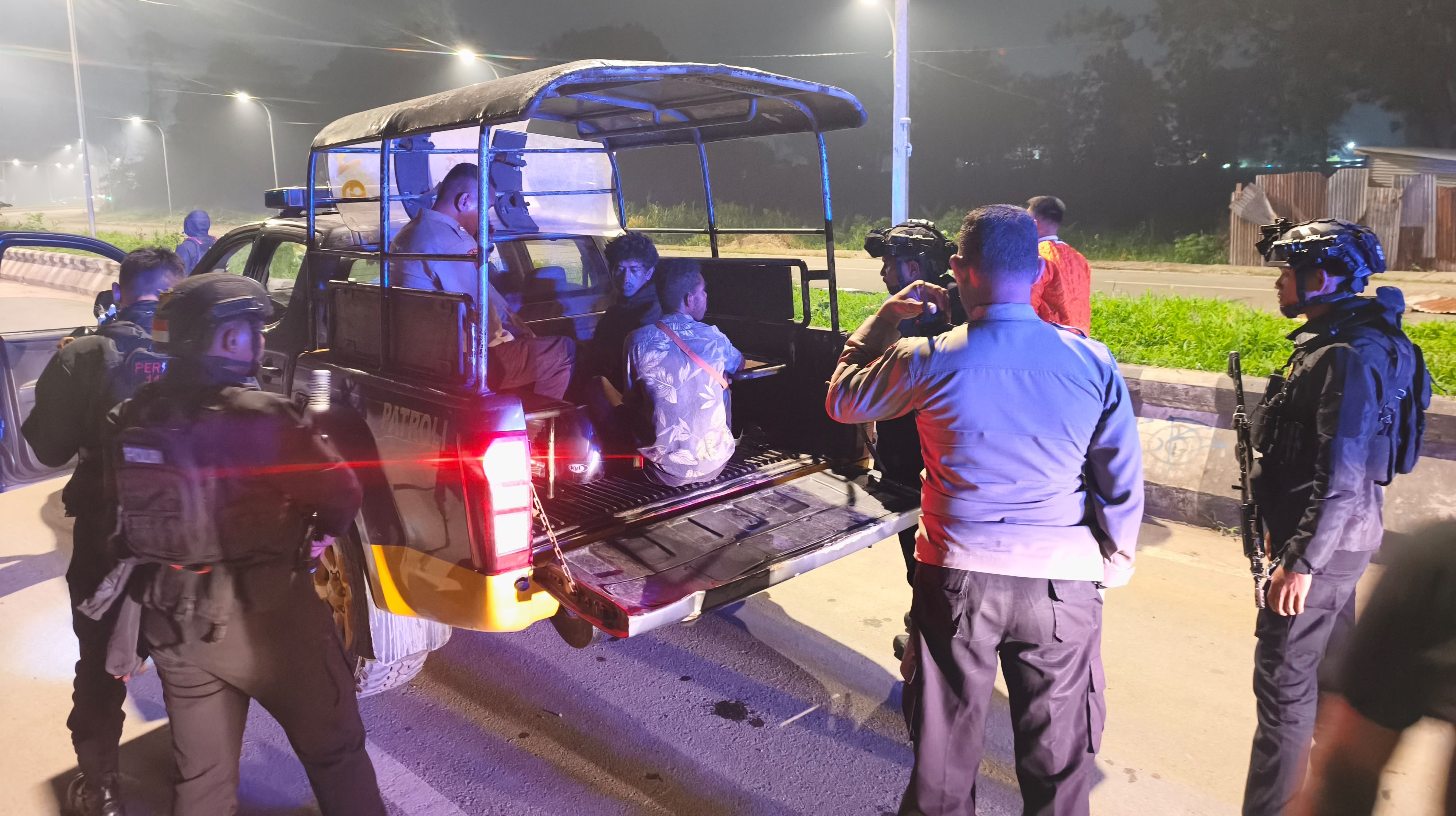 Polres Mimika Gagalkan Tawuran Warga dan Sita Senjata Tajam di Timika