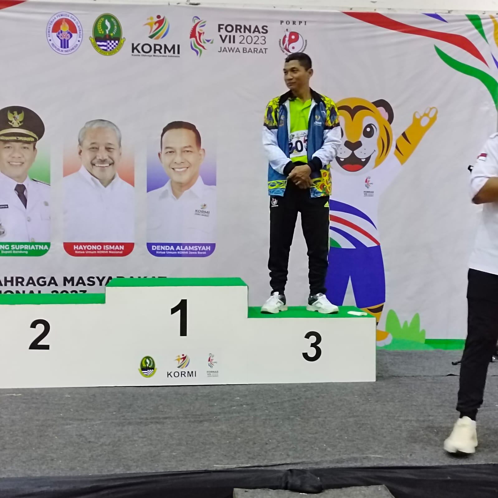 Medali Pertama Fornas Kontingen Papua Tengah Dari Inorga Porpi