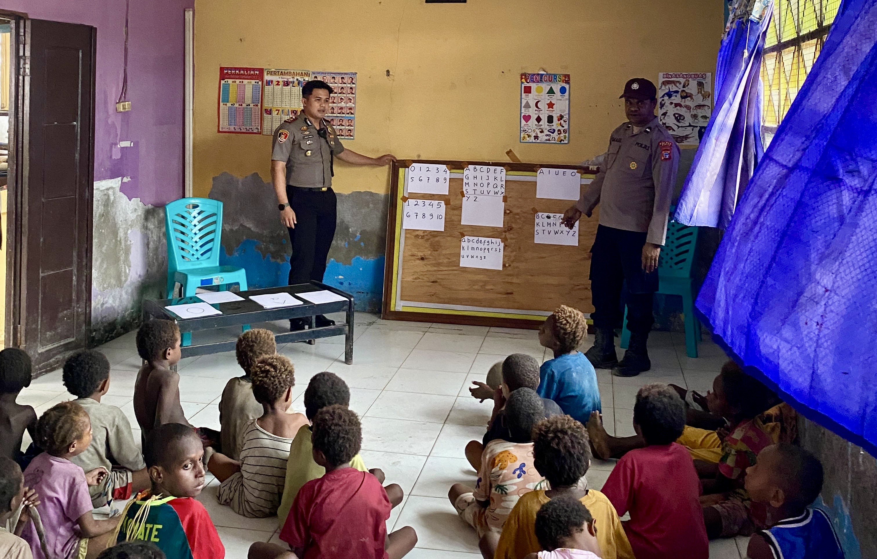 Tekan Angka Putus Sekolah, Polsek Pomako Aktifkan Kembali Taman Baca Kemala Cendekia