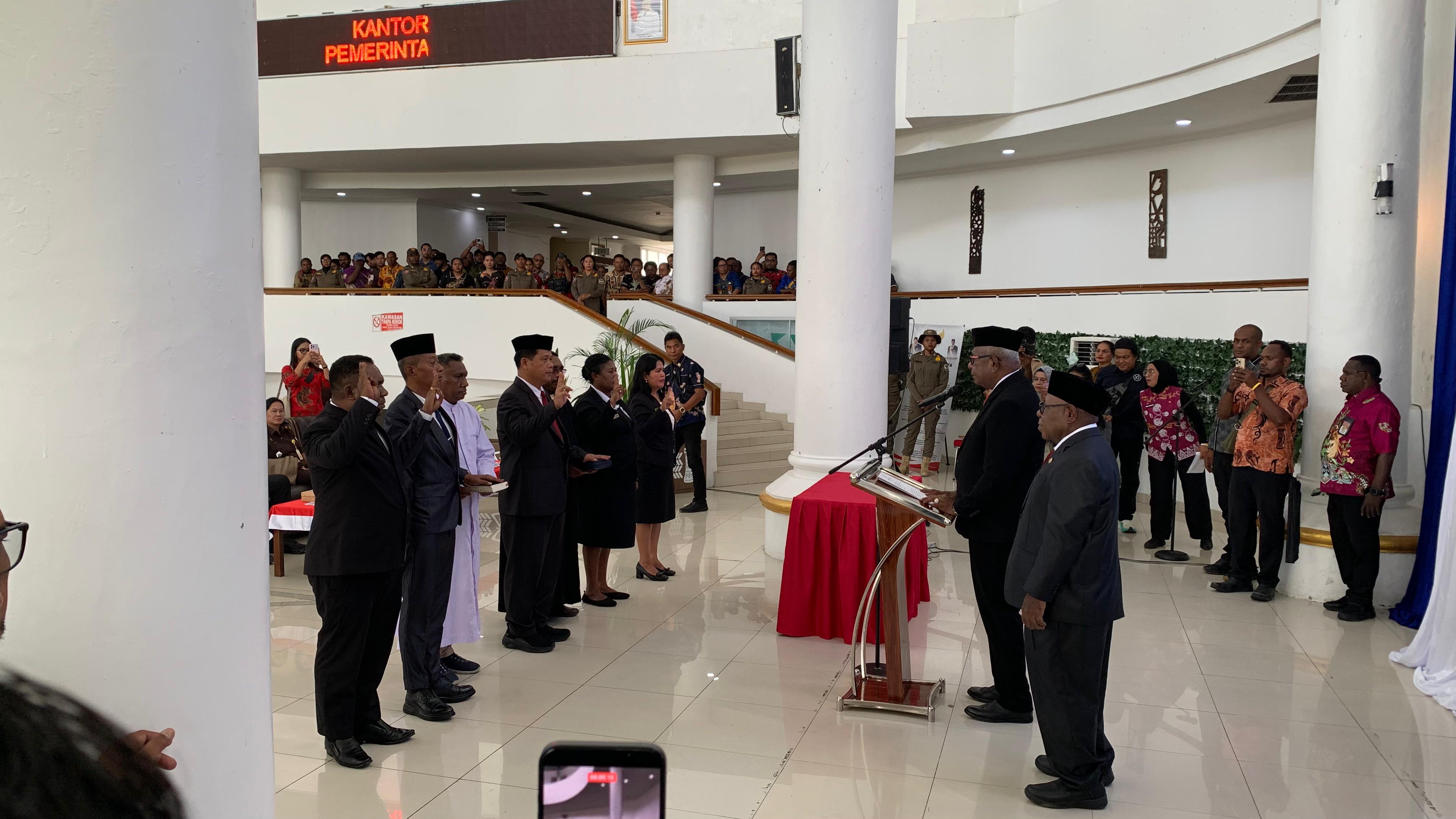 Sejumlah Pejabat Eselon Pemkab Mimika Dilantik, Bupati John Tegaskan Hal ini